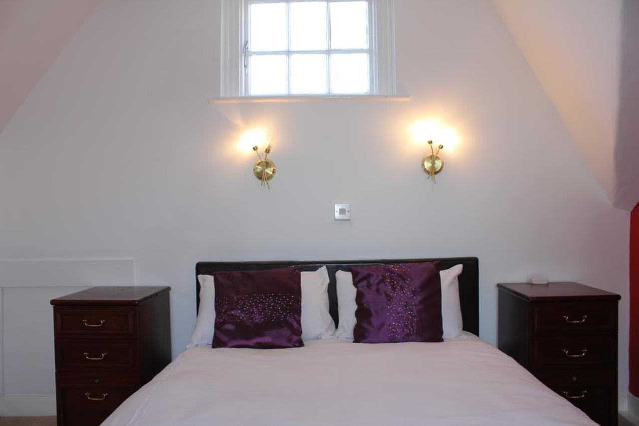 The George Hotel Stansted Airport Bishop's Stortford Bagian luar foto