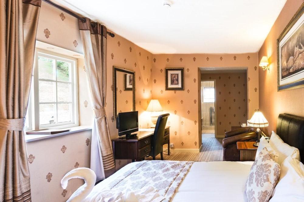 The George Hotel Stansted Airport Bishop's Stortford Bagian luar foto