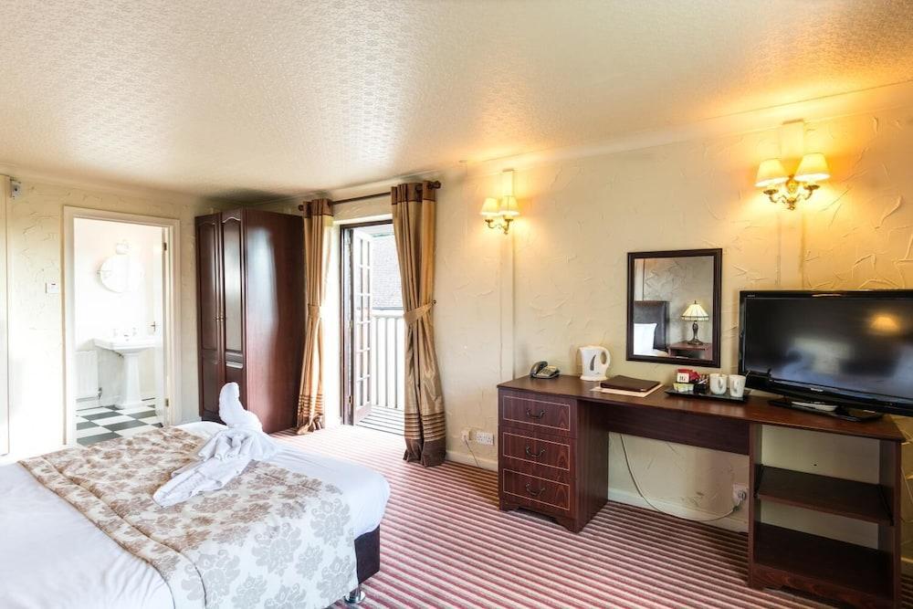 The George Hotel Stansted Airport Bishop's Stortford Bagian luar foto
