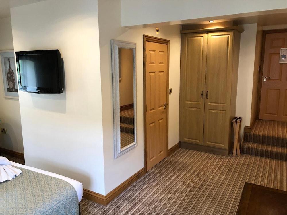 The George Hotel Stansted Airport Bishop's Stortford Bagian luar foto