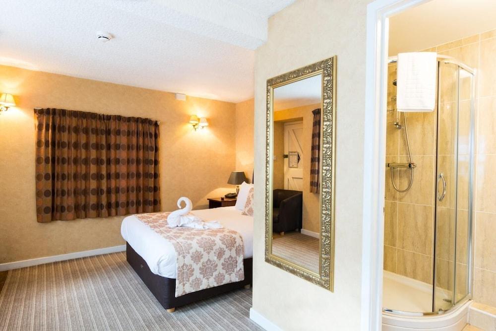 The George Hotel Stansted Airport Bishop's Stortford Bagian luar foto