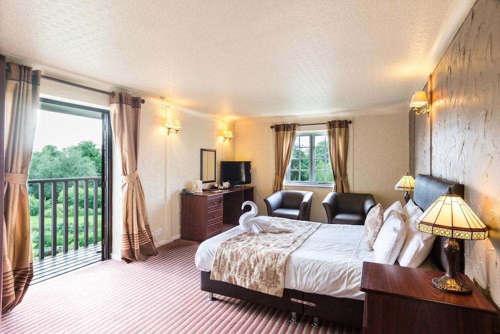 The George Hotel Stansted Airport Bishop's Stortford Bagian luar foto