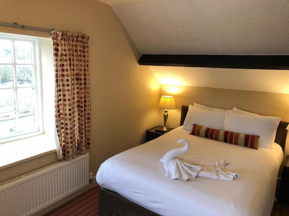 The George Hotel Stansted Airport Bishop's Stortford Bagian luar foto