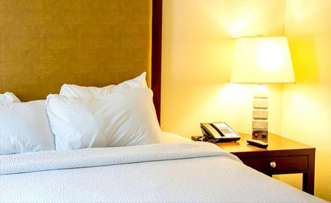 The George Hotel Stansted Airport Bishop's Stortford Bagian luar foto